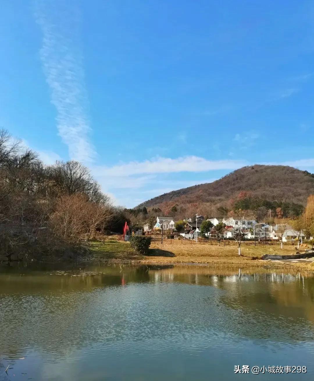 老山脚下的一个小村庄，溪水长流，炊烟袅袅——最美不老村