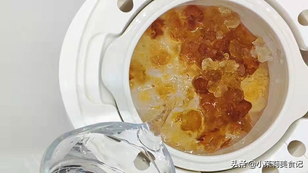 女人们：皮肤干燥，别只会敷面膜，常吃8种食物，水润嫩白美美哒