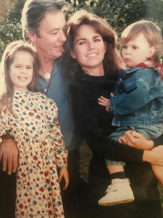 阿兰·德龙3个儿子：颜值差父亲一大截，私生子最像他却从未被承认