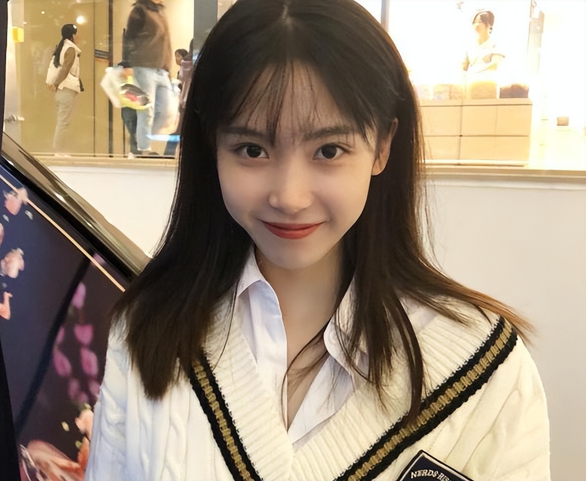 纯欲天花板女神「井川里予」居然抽烟喝酒纹身 网友：心态蹦了！-哪边嗨