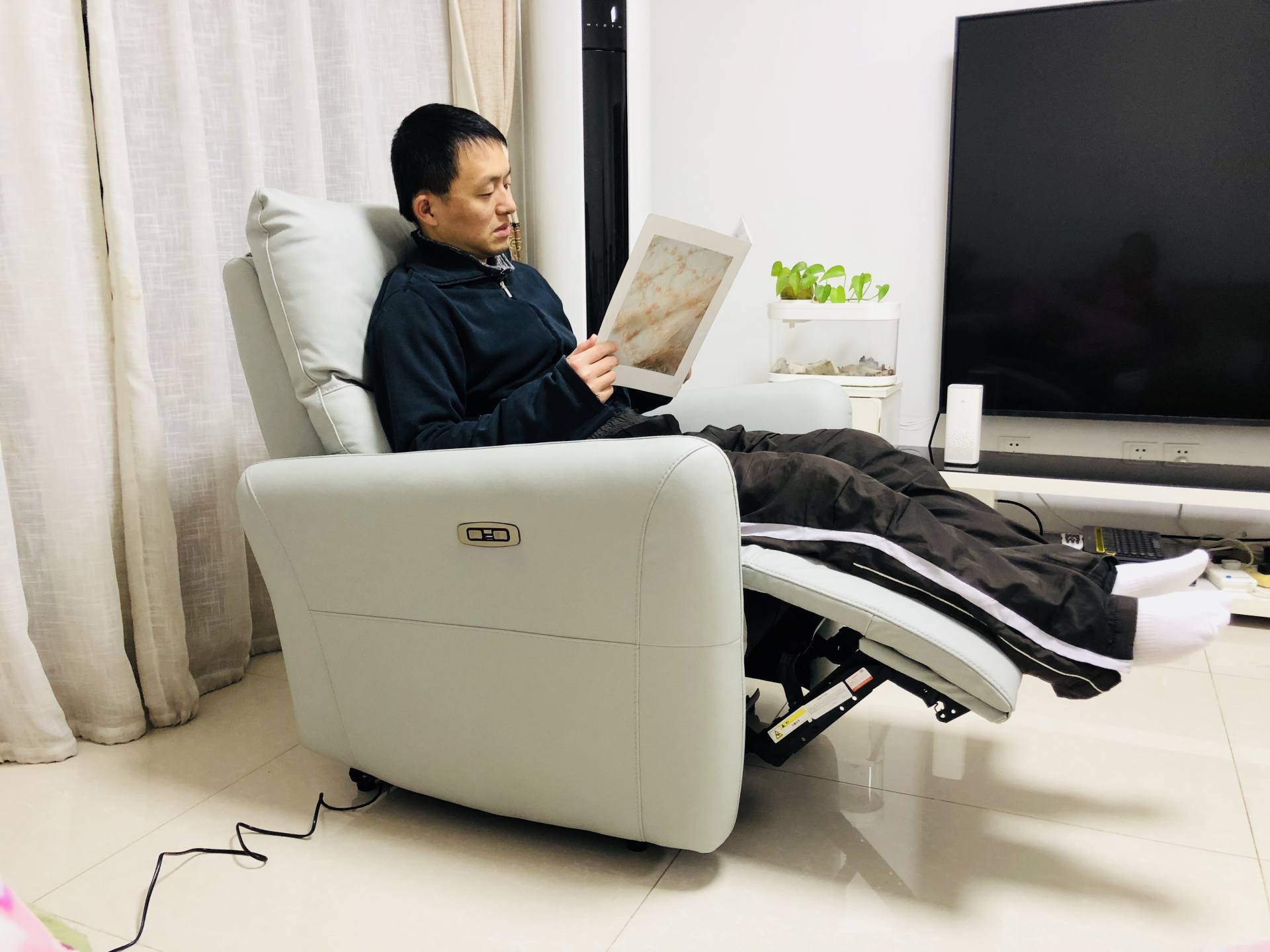 居家好物分享，比床還舒服的8H COZY智能按摩沙發