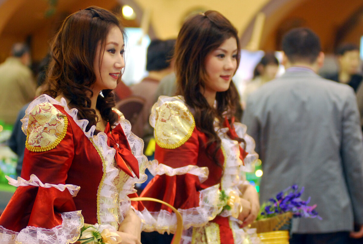 慢读双语短文020 SPRING AND A GIRL 春天和姑娘