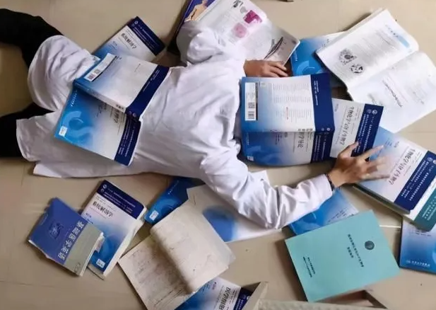 中医药大学排名出炉，前三名实力强劲，是文科生学医的首选