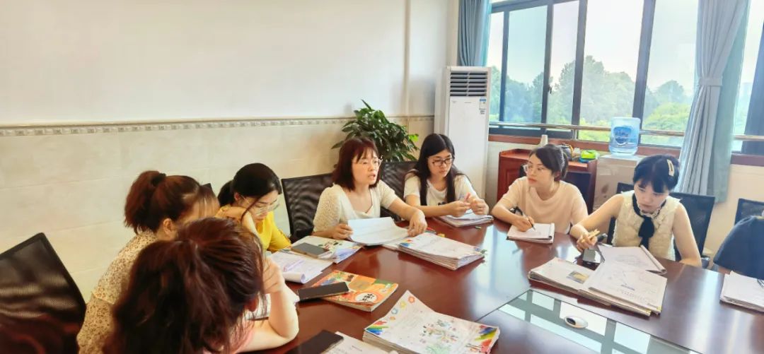 成都市双流区实验小学外国语学校开展阅读课程专题研讨教研活动