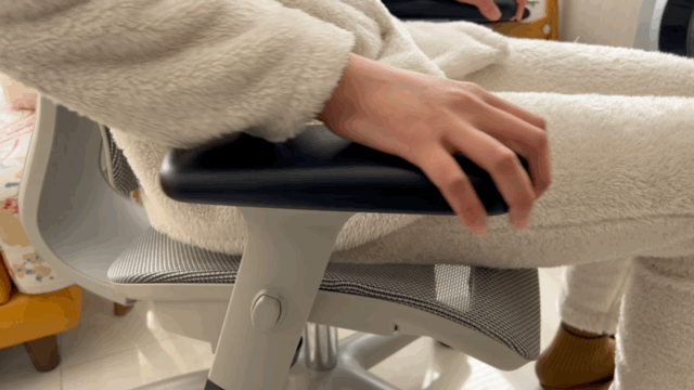 大长腿小主的学习新装备，达宝利S10青少年人体工学椅晒单