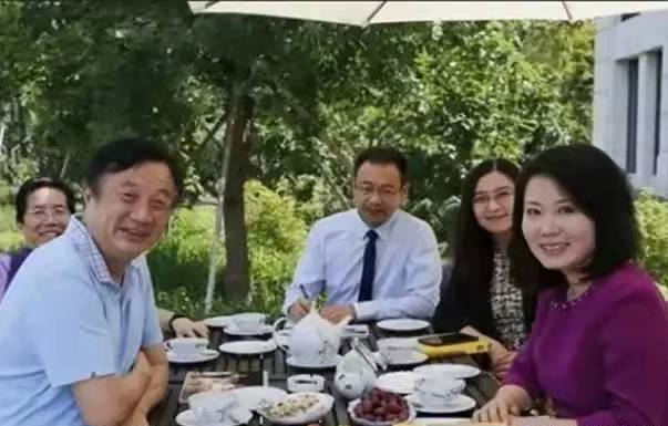 任正非二婚妻子姚凌：小他30歲，長相溫婉氣質動人，曾是得力秘書