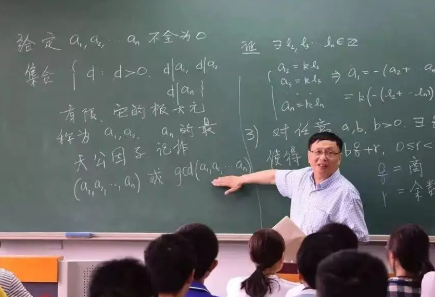 985高校副教授晒工资，年薪让人羡慕，网友：公积金是我的月薪