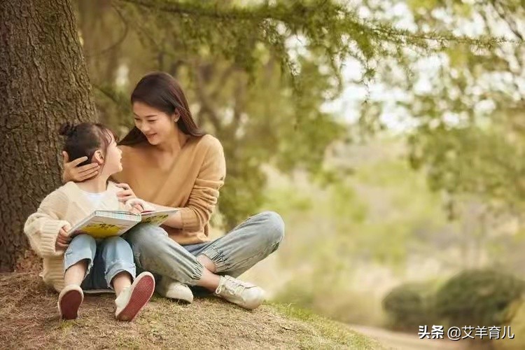 新生儿出生后，为啥先给妈妈抱进行肌肤接触？很多好处你想不到