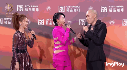 这是颁奖还是开业？金曲奖艺人造型齐翻车，现场变成乡村大舞台？