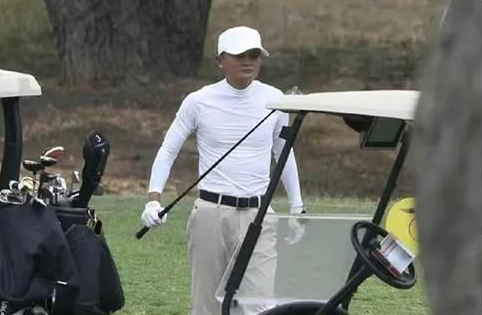 “对钱不感兴趣”的马云高位套现1000亿，情怀已死，潦草收场？