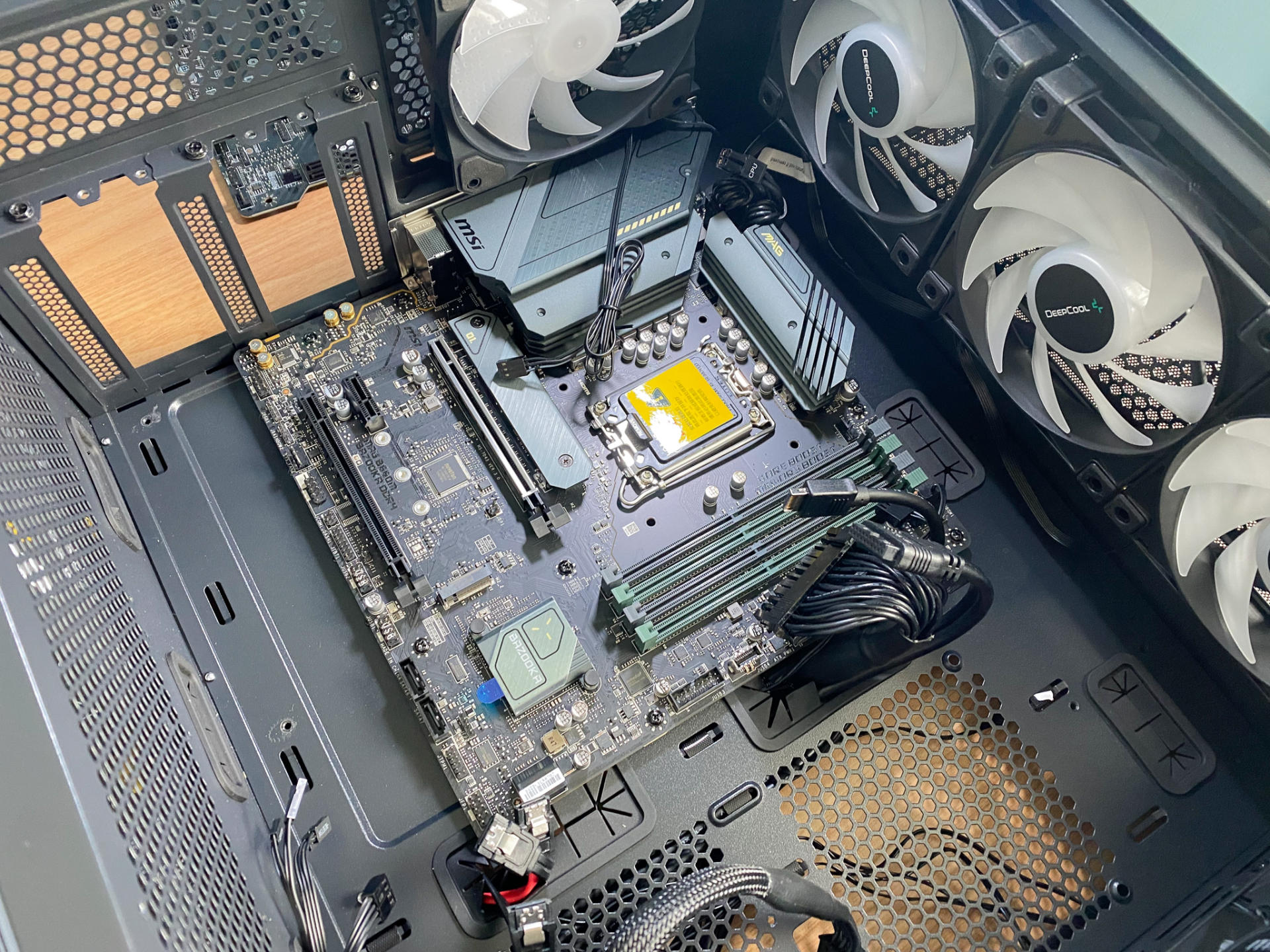 仅中国大陆特供，英特尔这CPU意图何在？i5-12490F+B660主板实测