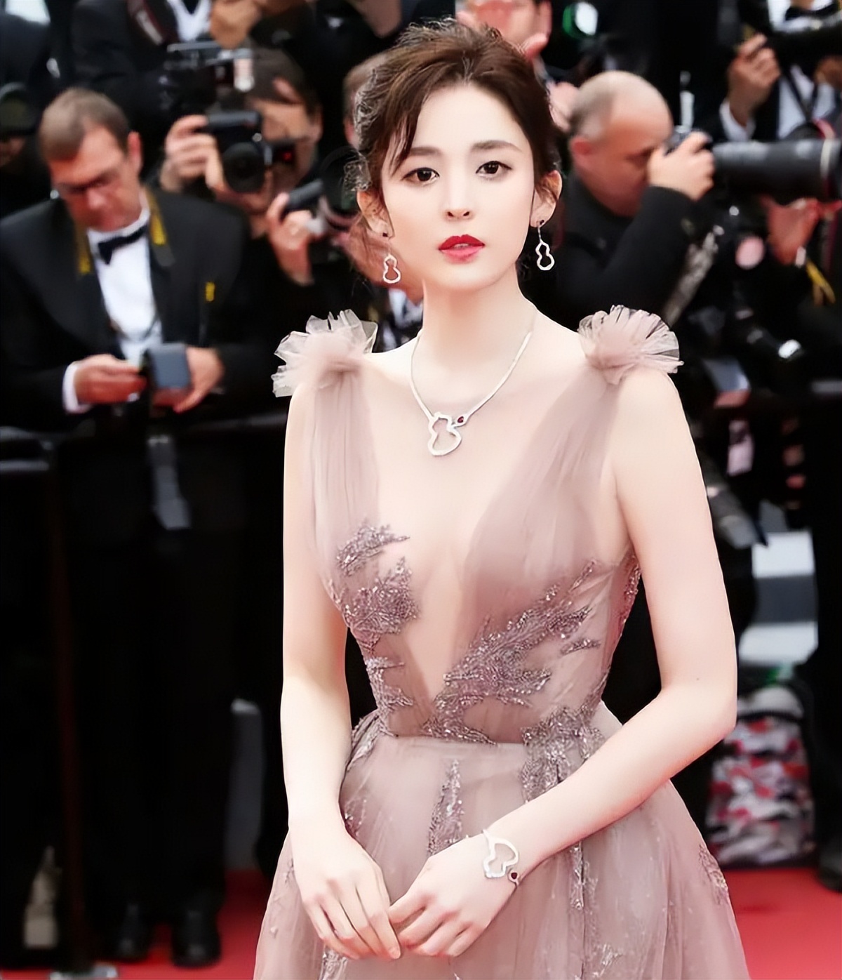 明明很漂亮，却没人追的8位女星，问题出在哪？