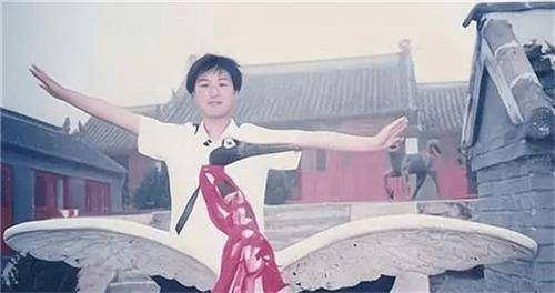 独生女曹茜留学失联17年，父母离世也不回家，怨恨父母控制欲太强