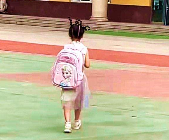 郑州一小学统一女生头绳颜色，遭到家长集体质疑，有必要吗？