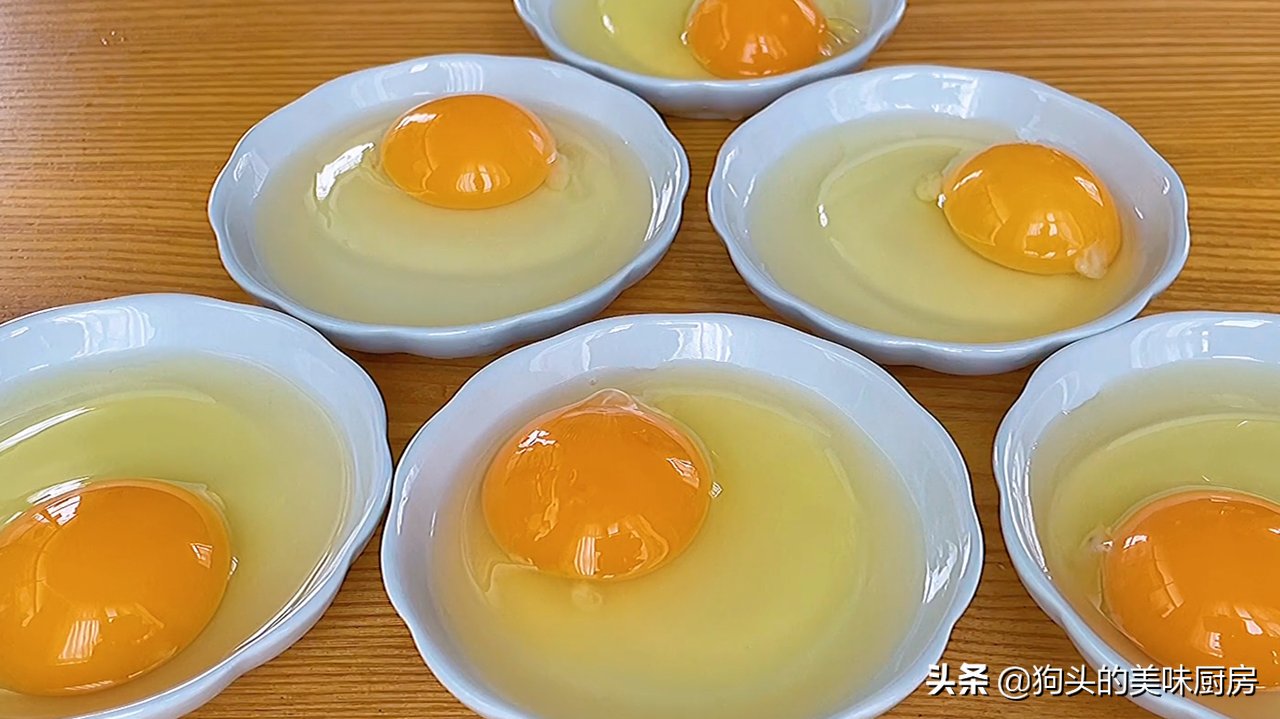 这技术煮荷包蛋太厉害了，不散花无白沫，又圆又光滑，太简单了