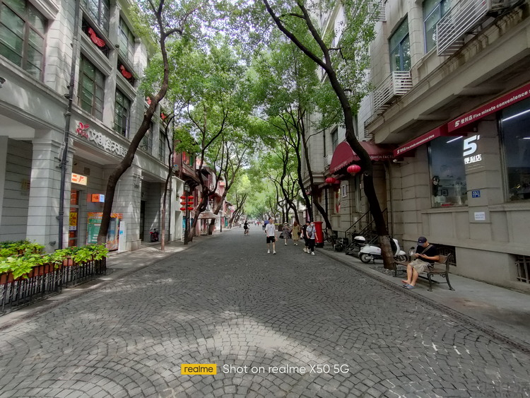 系统升级会“负优化”拍照？我们测了两台手机