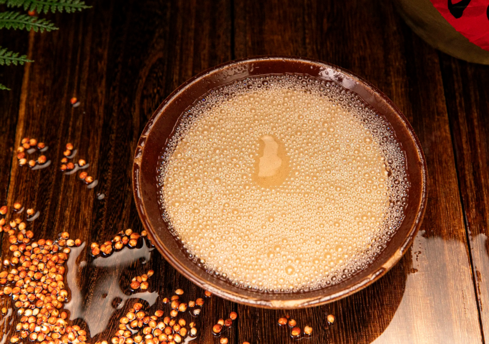 拿五粮液请客很丢人？行家：贴牌酒当然丢人，教你3招免交智商税