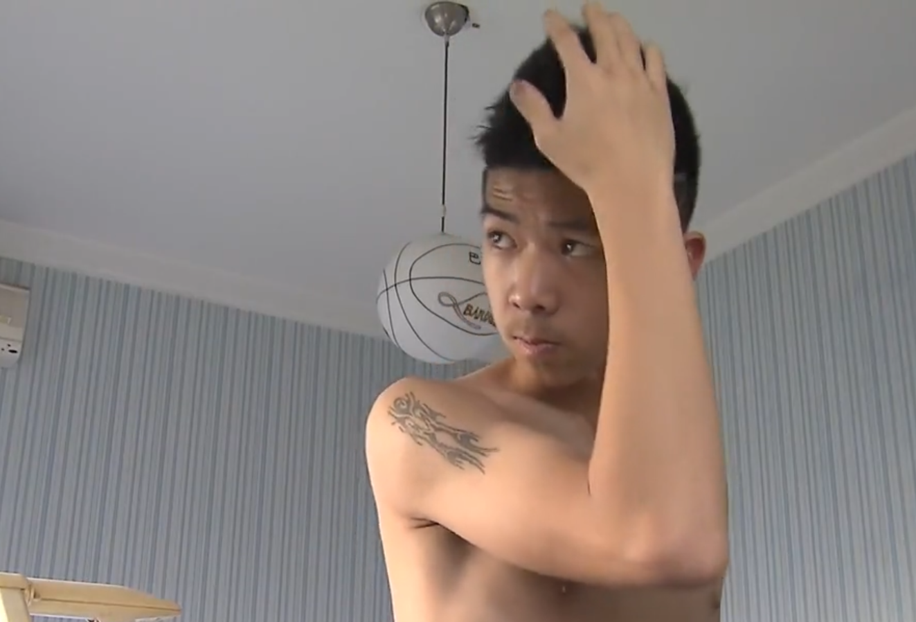 河南16岁富二代：从不吃青菜，有钱才看书，喜欢追着生活老师打