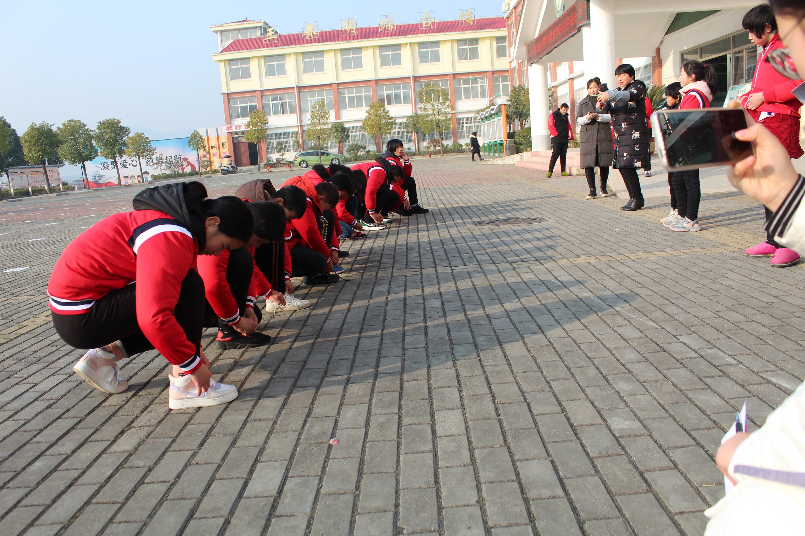 强化养成教育，提高生活技能