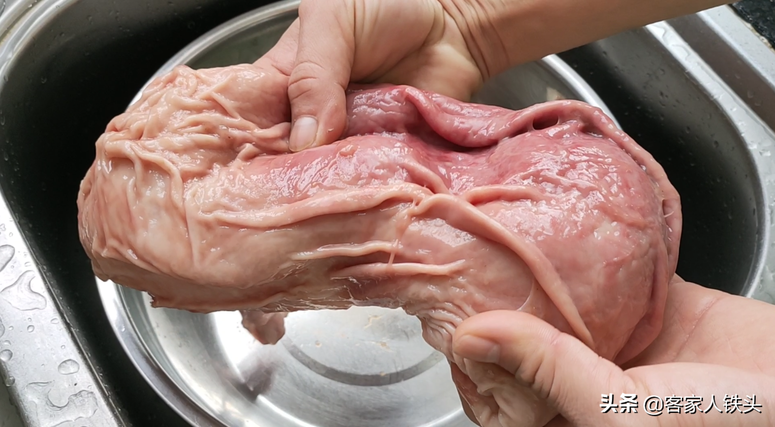 年夜饭少不了的一锅靓汤，广东有名的猪肚汤，做法原来这么的简单