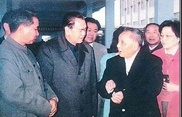 中国入世谈判最后一天，朱镕基说道：龙永图，你不要再递条子了