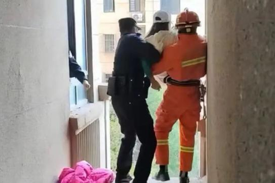 三年堕胎4次，女子跳楼揭开“爱情”真相，光鲜背后一片狼藉