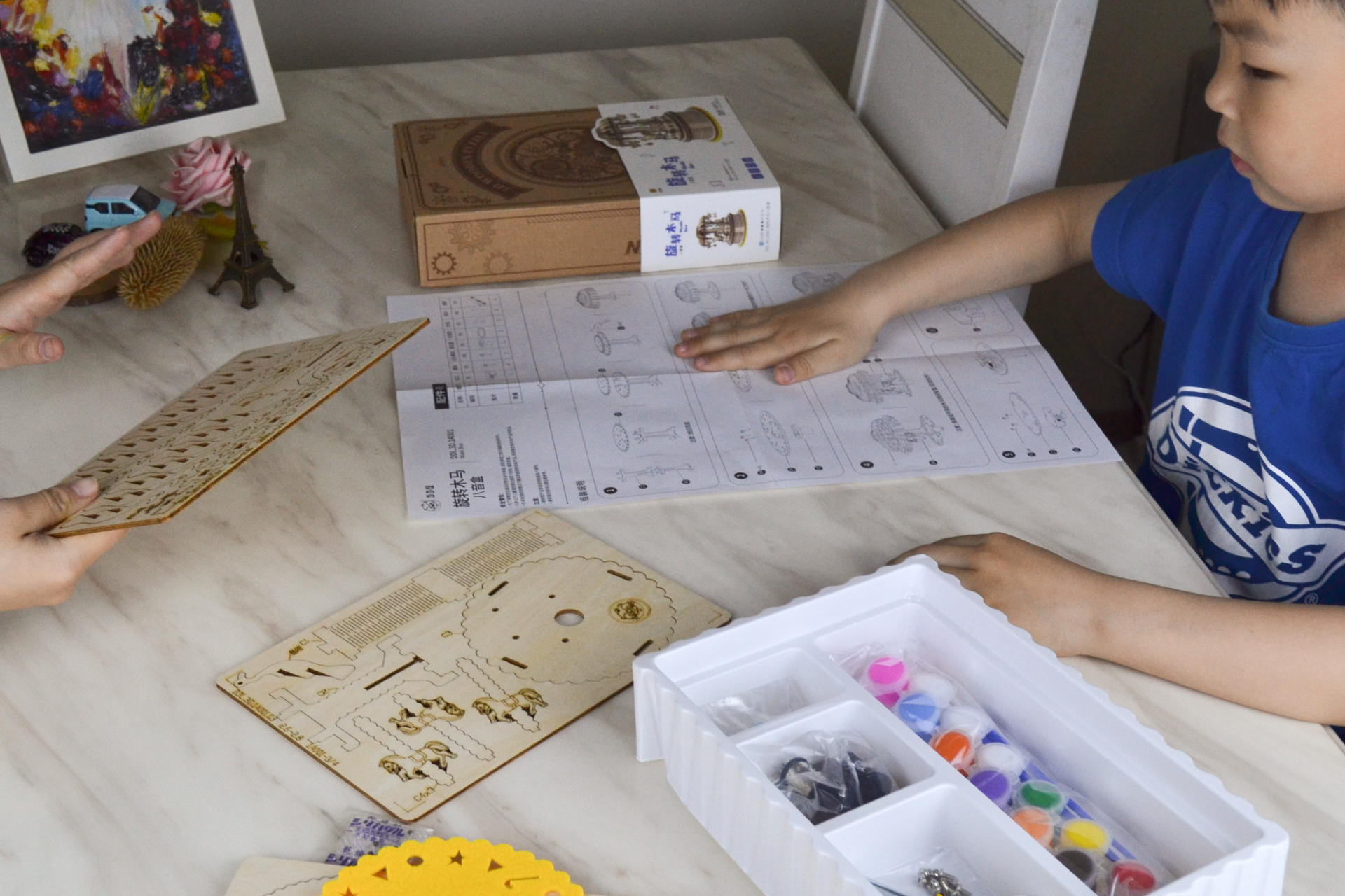 乐趣无穷 亲子互动和萌宝一起 玩玩当当狸旋转木马八音盒