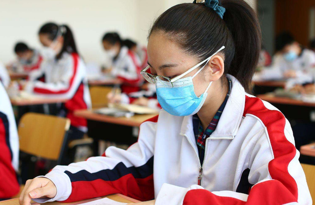 教育部提倡全面发展，中考体育提至70分，网友：体育老师站起来了