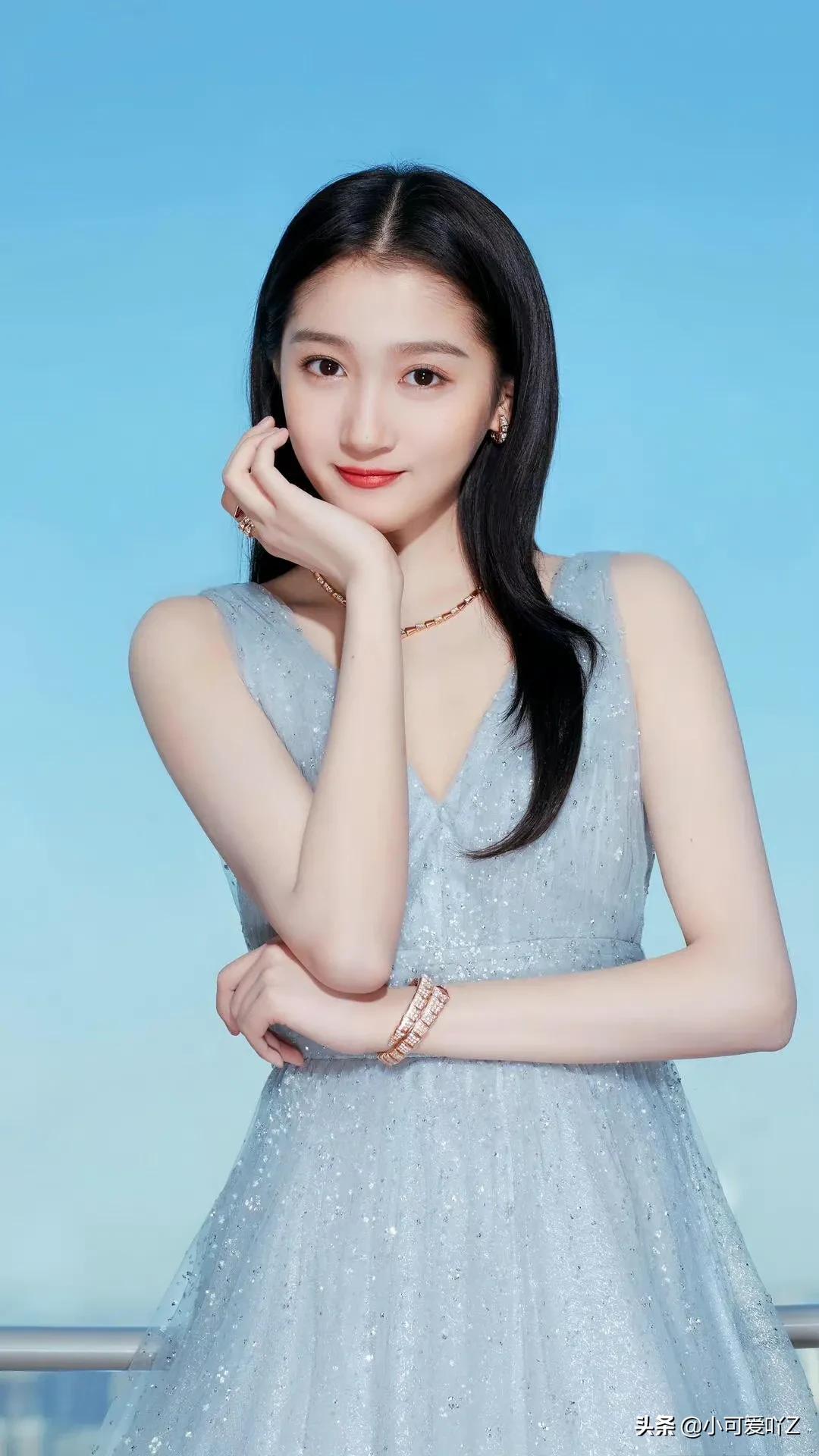 关晓彤美丽装扮图片