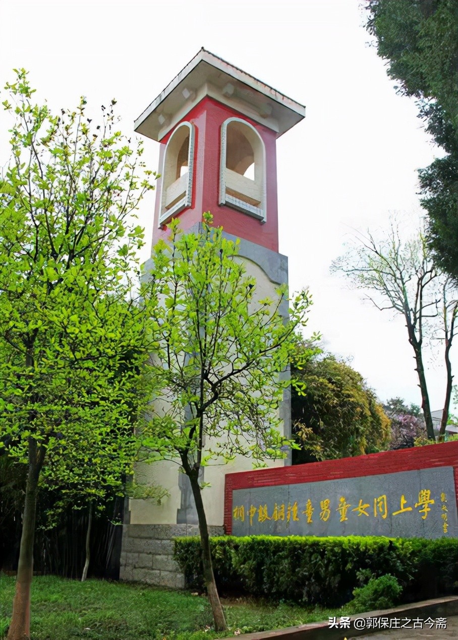 十万重金，征对百年烂尾联：桐中敲铜钟，童男童女同上学下联