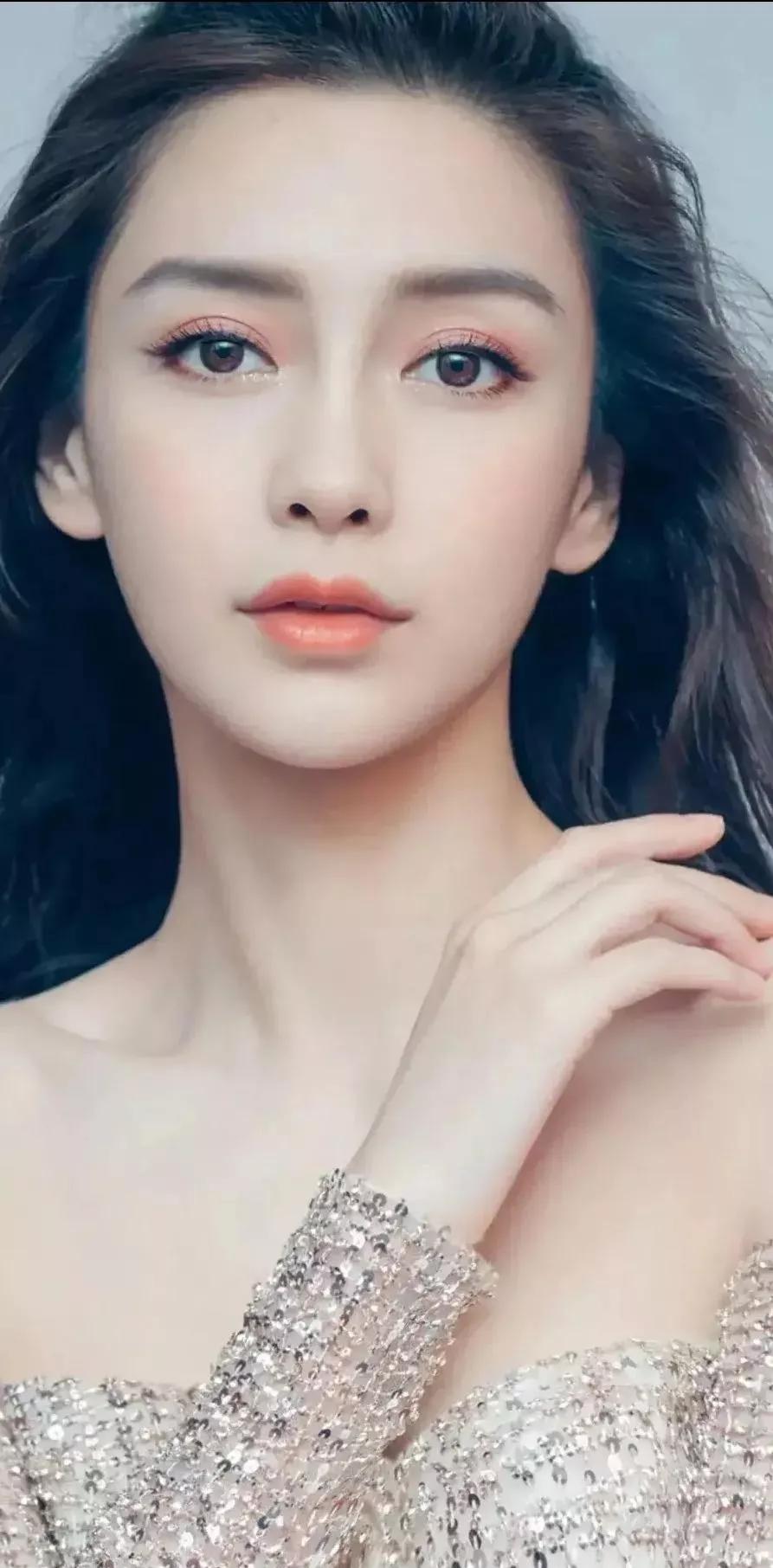 请欣赏20位女明星清纯唯美的高清美照