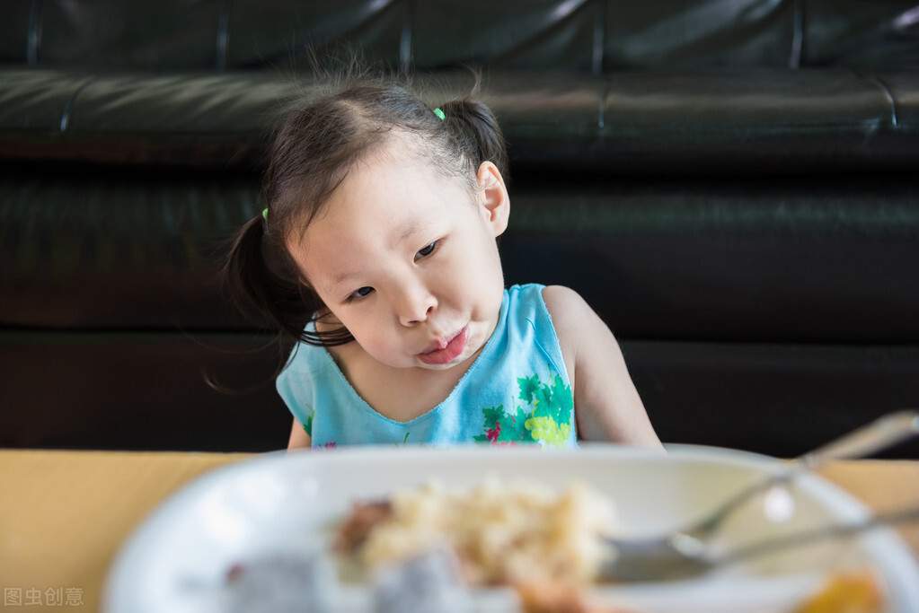 6看1闻辨别孩子积食，妈妈必备技能，把积食消灭在萌芽状态