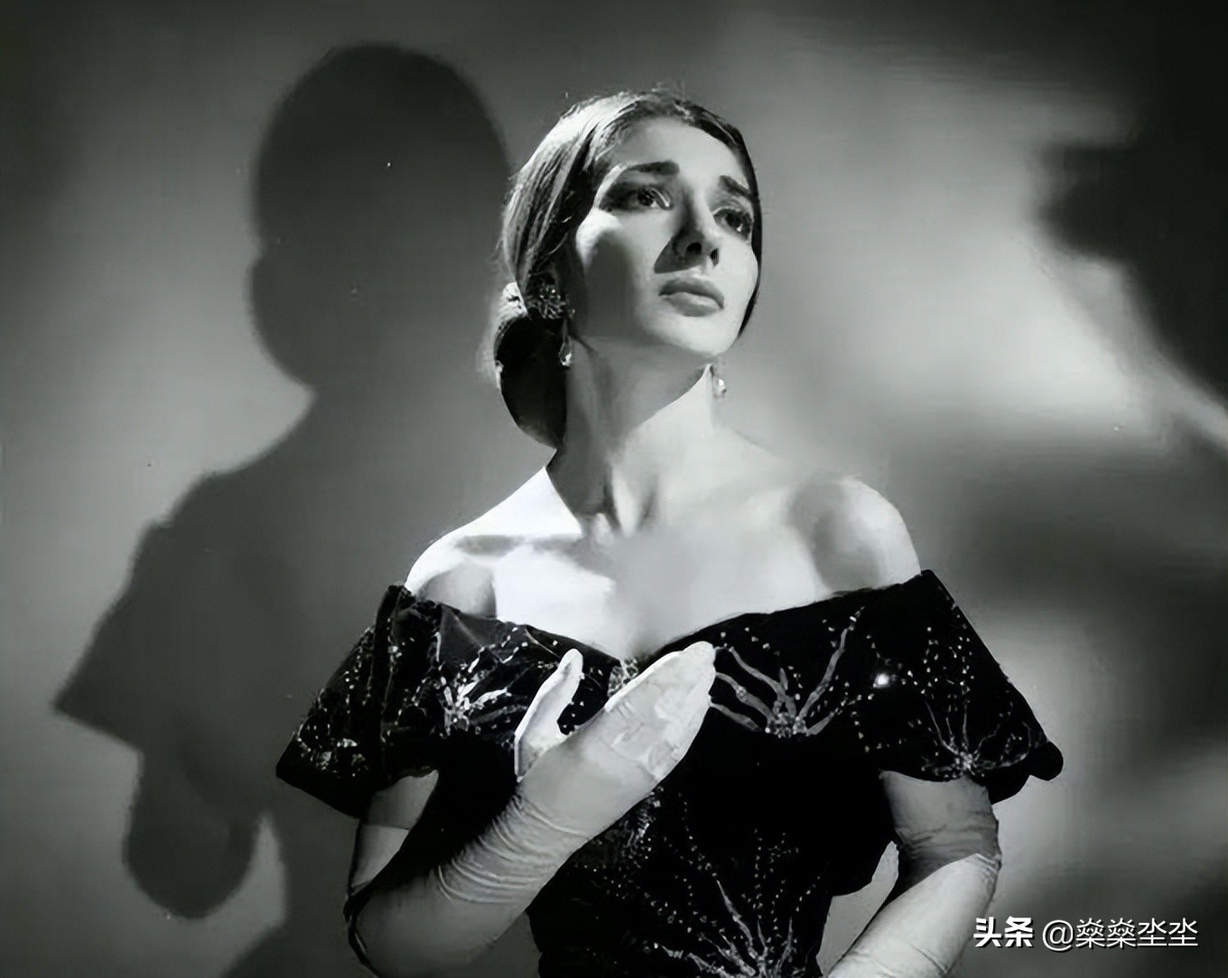 20世纪最伟大的女高音歌唱家玛丽亚·卡拉斯，为爱心碎而死