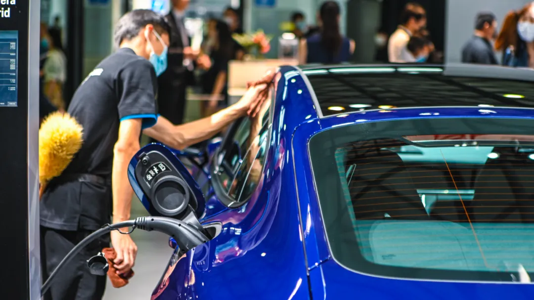 未来汽车：生存与科技的博弈