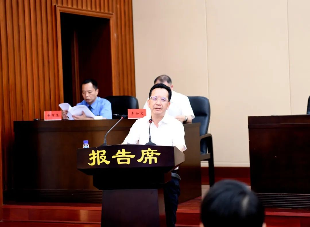 市六届人大常委会第四次会议举行第一次全体会议