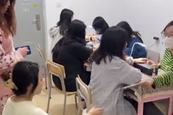 实现零花钱自由，6名女大学生利用课余时间搞副业，月入2万多