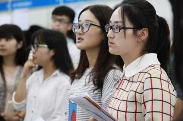 民办学校招生迎来“变化”，有钱人想进私立也困难，家长坐不住了