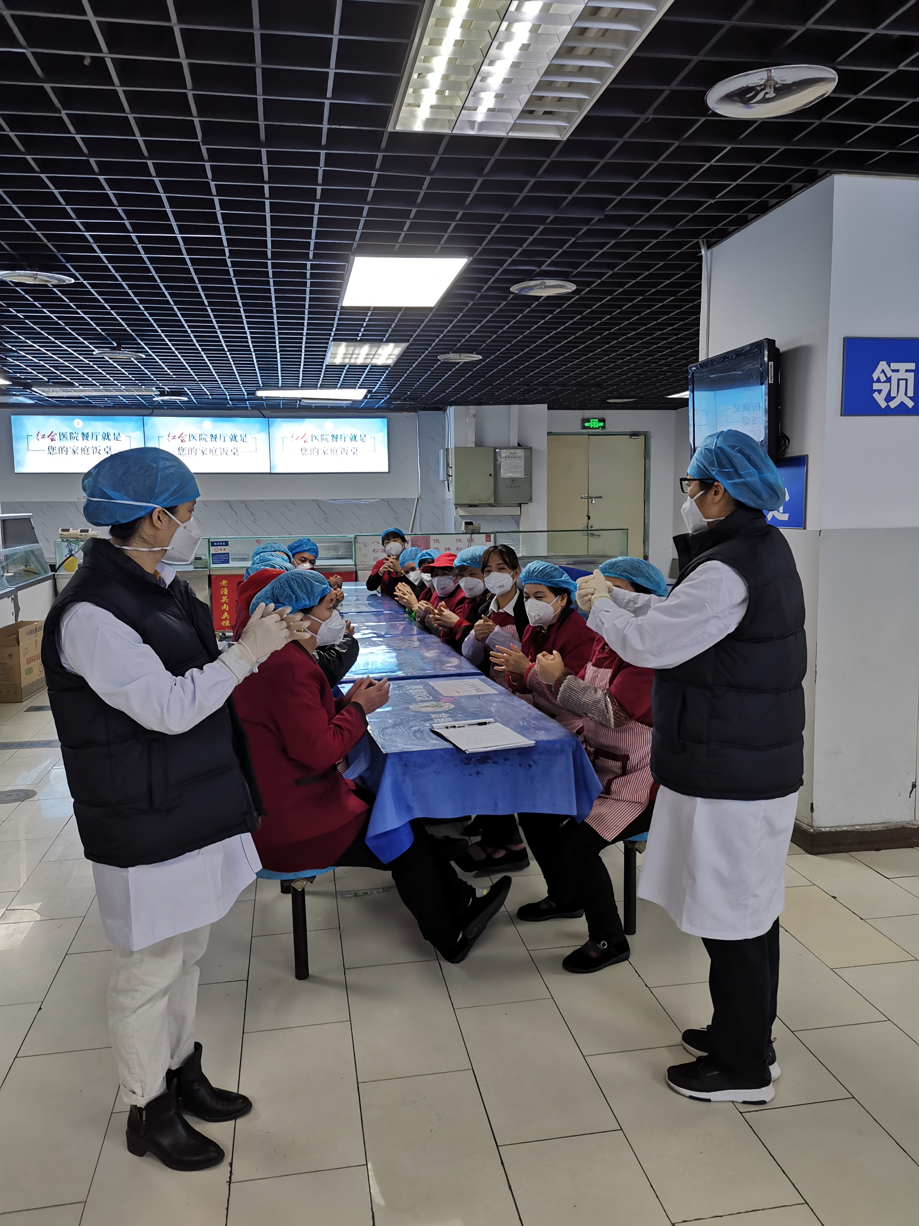 西安市红会医院控感办对疫情防控相关知识进行再培训