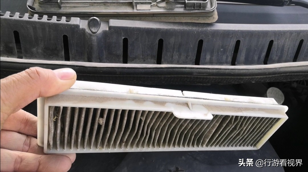 2022年五一之前，58168公里時(shí)候我給愛(ài)車(chē)更換空調(diào)濾芯，全程DIY