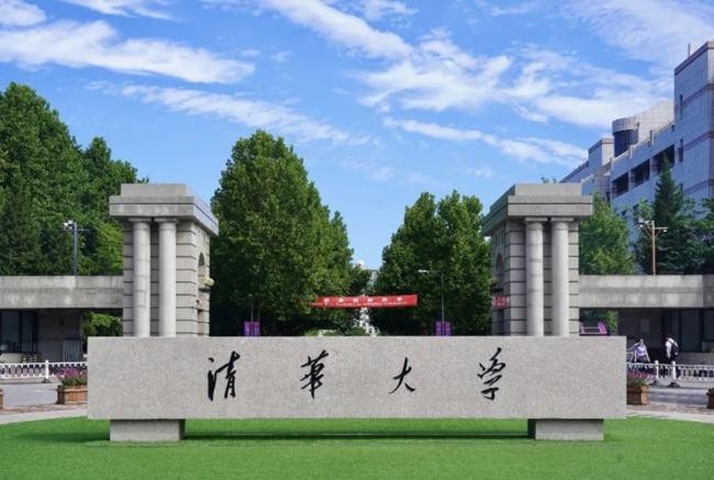 河南15岁男孩父亲去世，和母亲低保度日，4年后，以677分考上清华