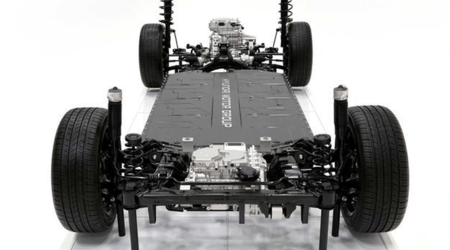 起亚版“唐EV”来袭，新能源又一搅局者，轴距3.1米，30万取代BYD