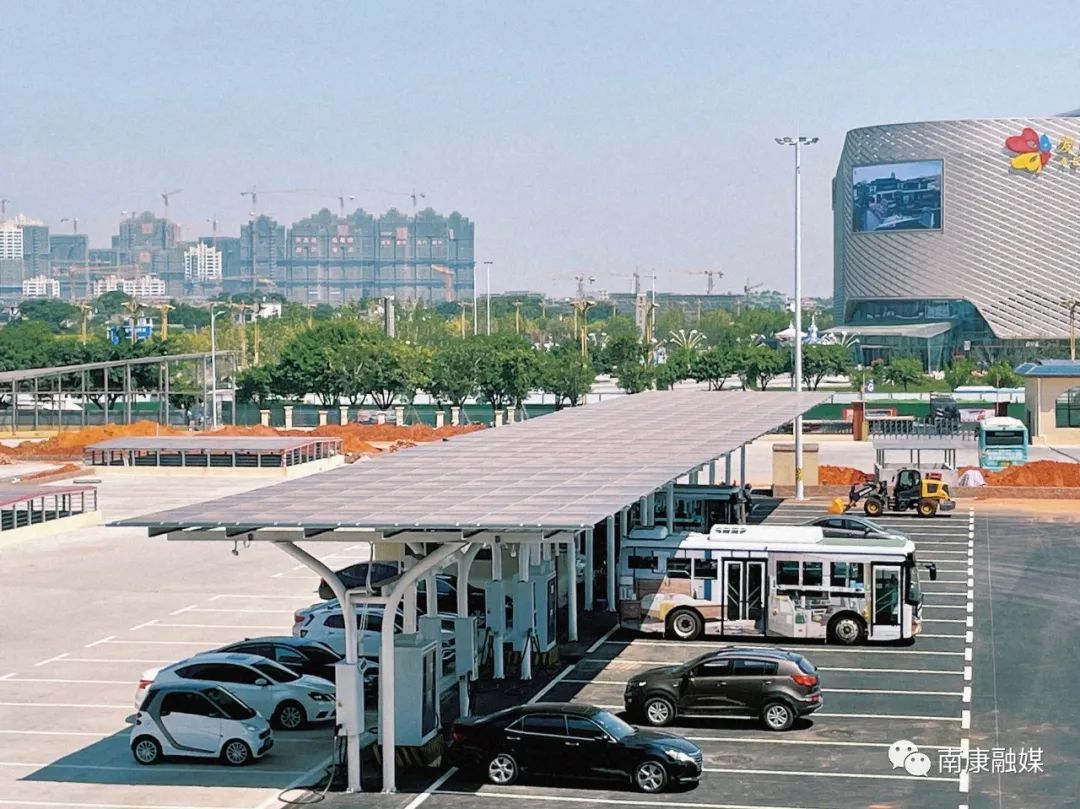 巴适巴士上线！首批格力钛新能源家居公交车亮相南康