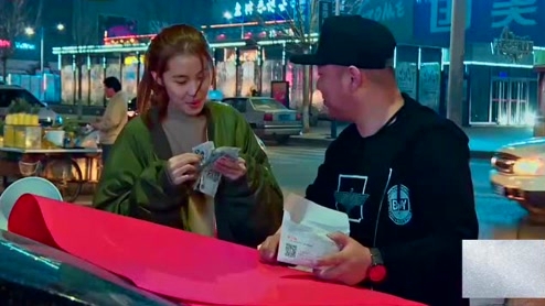 巨婴公主：16岁吃饭靠人喂，每天开销过万，开兰博基尼卖手机壳