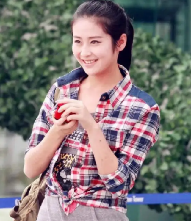 “娱乐圈大嘴巴”喜欢豪门的颖儿，为何选择爱的卑微的付辛博