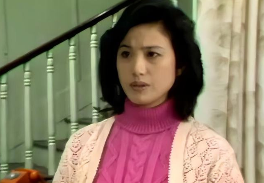 “自带苦相”的8位女星，五官凑在一起，演什么都很丧，可惜了