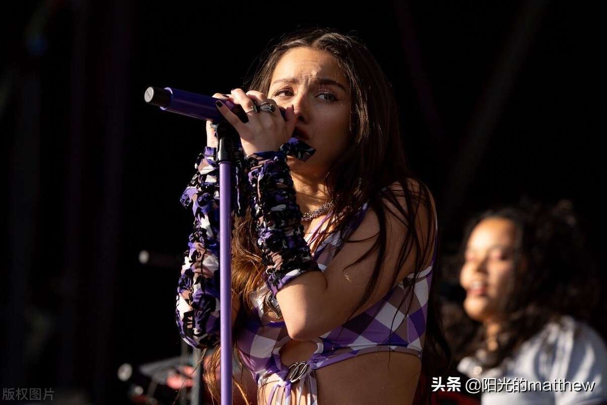 格拉斯顿伯里音乐节第四天，奥利维亚·罗德里戈激情献唱