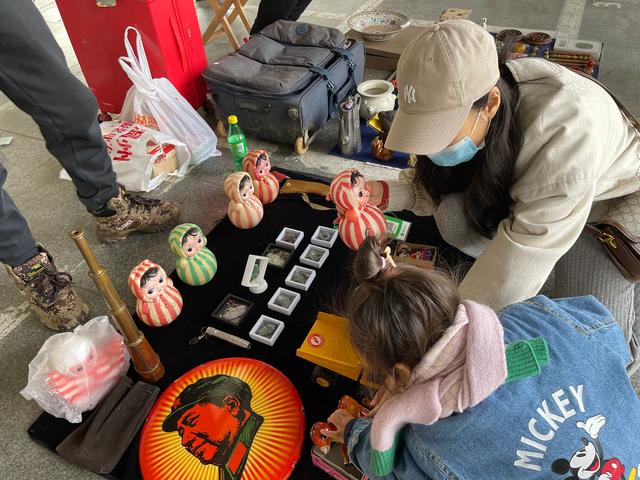 买旧物也上瘾：逛不够的古玩市场，新发现的日瓷仓库