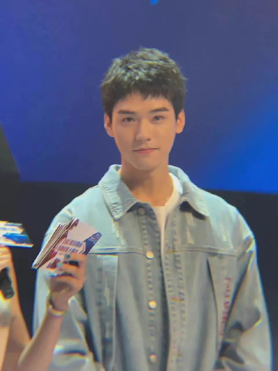 生图比精修好看的十位男明星：杨洋朱一龙太精致，任嘉伦肖战惊艳