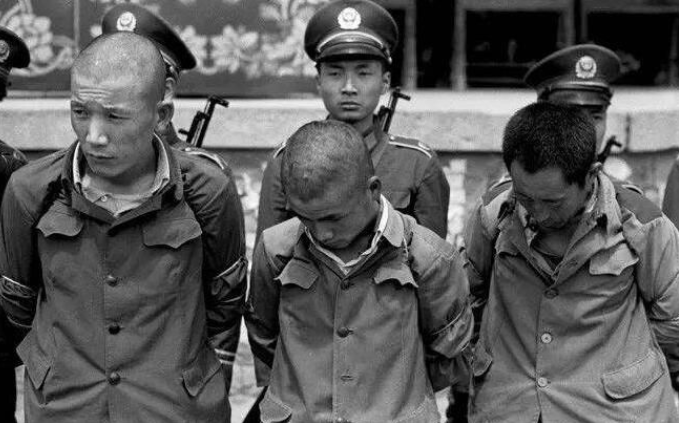 86年严打，军警全力追捕的东北“三张兄弟”，是何身份，犯了啥罪