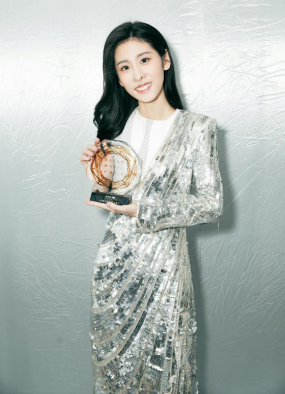 实力歌手张碧晨,做过练习生,当过私生饭,30岁成为单身妈妈 第16张